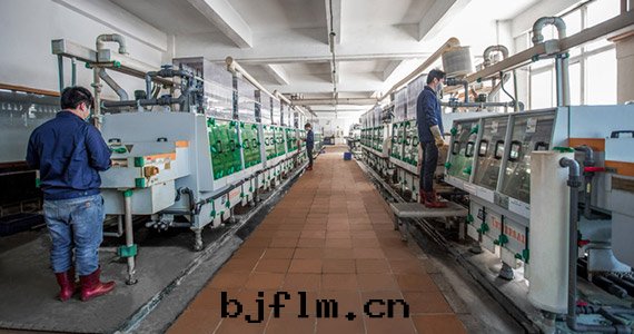 鑫海(hǎi)森(sēn)不(bù)锈鋼(gāng)蝕刻(kè)生(shēng)産線(xiàn)